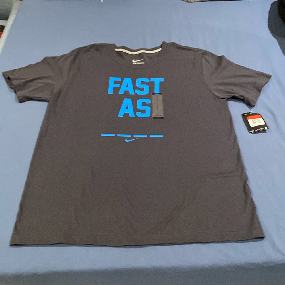 New Nike tee never worn tags still on